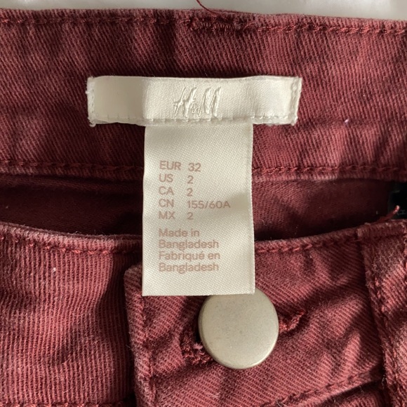 H&M Maroon Mid-Rise Jean Shorts Size 2 - Picture 2 of 3